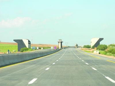 Les algériens s’interrogent sur la date de livraison de l’autoroute est-ouest