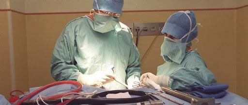 Les chirurgiens orthopédistes de l’hôpital de Ben Aknoun à Oran La pose de prothèses de hanche et de genou au menu
