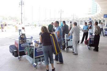 Les émigrés préfèrent passer leurs vacances au pays: Débarquement à Tizi Ouzou