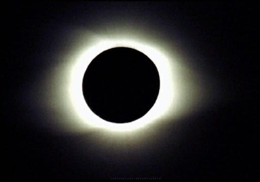 Les meilleurs moments de l’éclipse solaire totale la plus longue de notre siècle