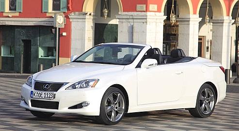 Lexus IS 250 C : Sous le bleu du ciel en 20 secondes