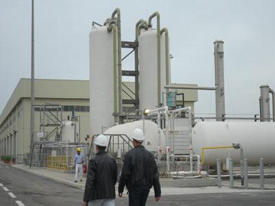 LNG 16 : Chakib Khelil en visite à Oran