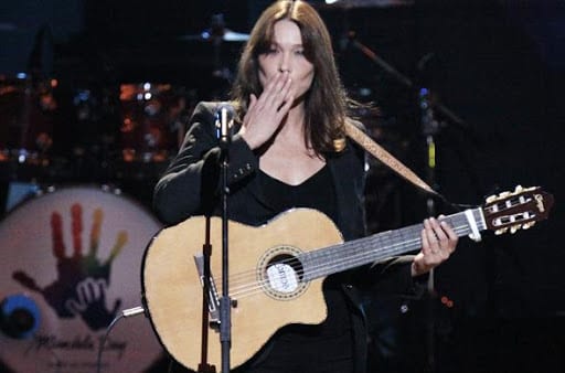 Mandela-day : Carla Bruni-Sarkozy chante 2 chansons