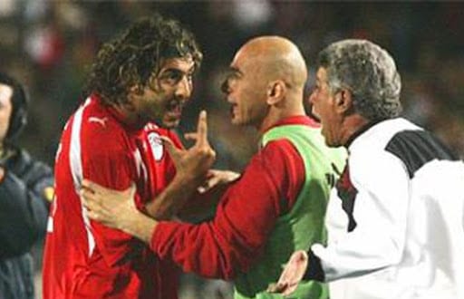 Mido tire sur Shehata