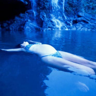 Nager pendant la grossesse pour se sentir plus légère