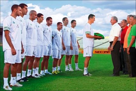 Nedjma réalise un spot publicitaire pour encourager l&rsquo;équipe nationale