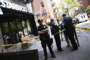 New York : Un café Starbucks endommagé suite à une explosion