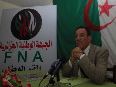 Oran : Moussa Touati se fait enguirlandé par les militants du FNA