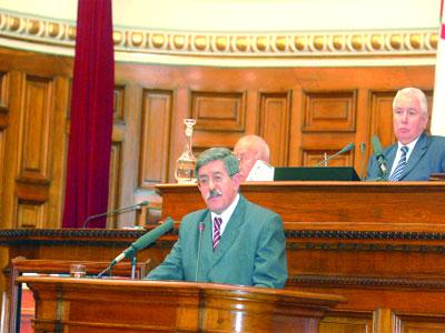 Ouyahia devant le Conseil de la Nation