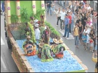 Panaf 2009 : A Bab El Oued, des jeunes saccagent les chars de parade