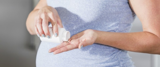 Paracétamol et grossesse : attention aux risques pour l’enfant