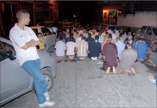 Prolifération des gardiens de parking :Même de nuit aux abords des mosquées