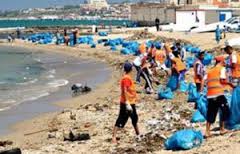 Protection du milieu marin : caravane El Yed Fel Yed à la plage Sidi Brahim de Gouraya (Tipasa)