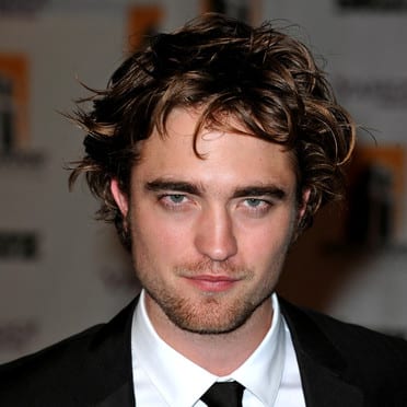 Robert Pattinson jette Kristen Stewart pour les beaux yeux d’Emilie de Ravin