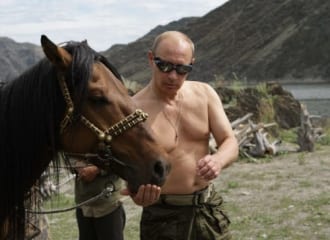 Russie : Poutine pose de nouveau torse nu