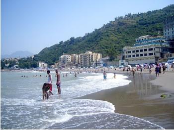 Saison estivale à béjaïa: Touristes et « tous-risques » se partagent Tichy