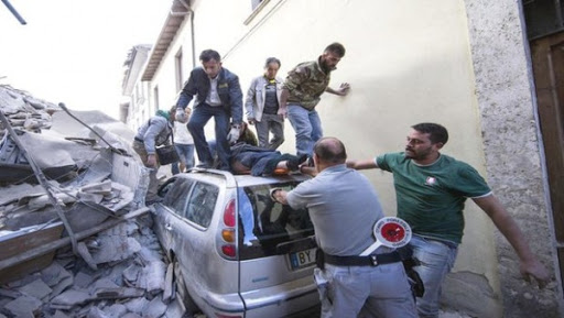 Séisme en Italie: le bilan grimpe à 38 morts