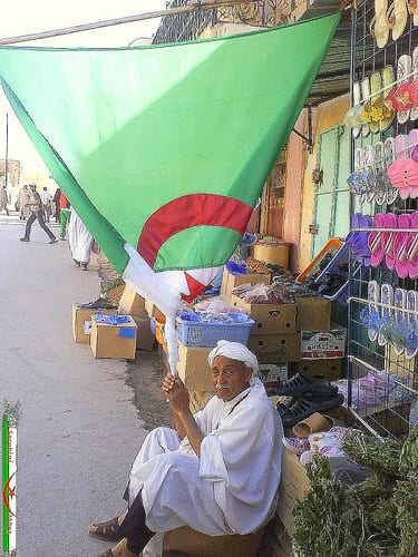 Tout un peuple en vert, en blanc et en rouge : « Allez les Verts ! »