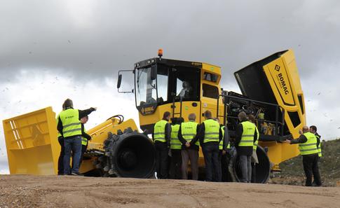 Un ouvrier écrasé par un compacteur