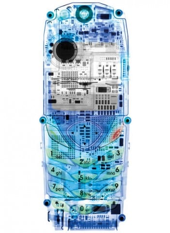 Un téléphone portable passé aux rayons X