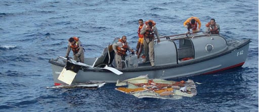 Vol AF447 : Le corp d&rsquo;un stewart et du commandant de bord indentifiés