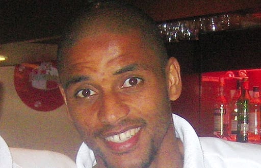 Zarabi livre son regard de l&rsquo;extérieur