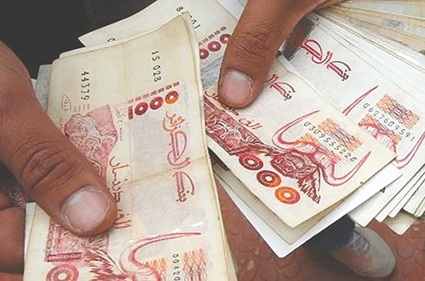 Le dinar risque la ‘’glissade’ début 2018 : La monnaie nationale en danger