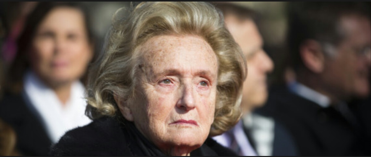 Bernadette Chirac hospitalisée à Paris « pour souffler et récupérer un peu »