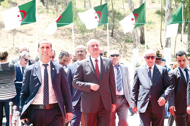 Des membres du gouvernement se contredisent et s’échangent des mises au point: Chahut de ministres !