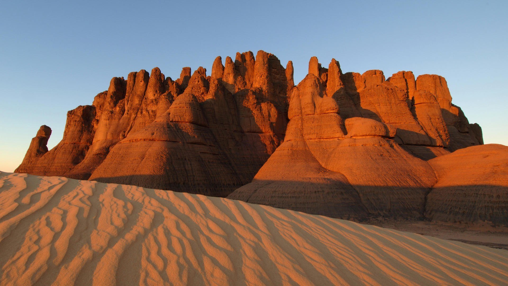 Né de la collaboration d&rsquo;une auteure et d&rsquo;un jeune photographe: “Terre de Mars”, un livre captivant sur le Sahara