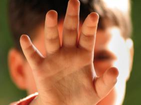 Appel à un dialogue national sur les crimes commis contre l&rsquo;enfance en Algérie