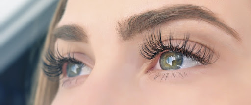 Comment bien se démaquiller les yeux