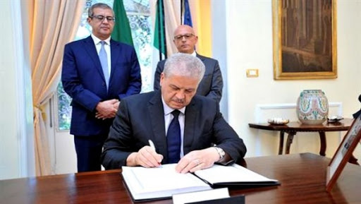 Décès de l’ancien président Ciampi: Sellal signe le registre de condoléances à l’ambassade d’Italie à Alger