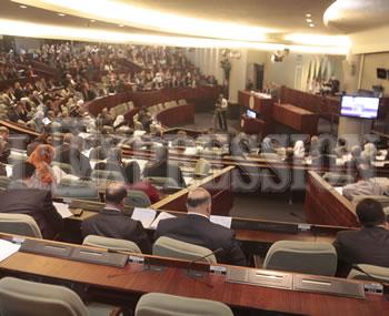 La nationalité algérienne exclusive pour des fonctions sensibles: Directeurs de journaux et chefs de partis hors liste!