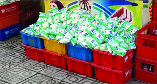 lait: Le sachet en plastique a la peau dure