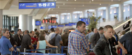 Les voyageurs algériens résidents autorisés à transporter jusqu’à 10.000 DA