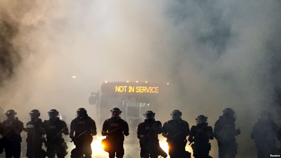 Un noir américain tué par la police: Violentes manifestations en Caroline du Nord