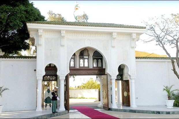 Un conseil des ministres, une réunion restreinte et beaucoup de mystère !