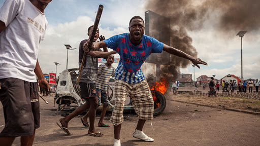 Scènes de chaos au Congo : au moins 17 morts à Kinshasa, dont un policier brûlé vif