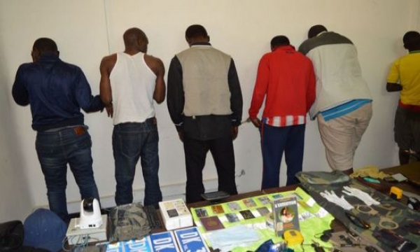 Démantèlement d’une bande spécialisée dans la contrefaçon des documents de voyage