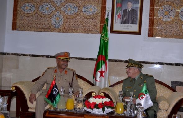 Gaïd Salah reçoit le chef d’état-major général de l’Armée libyenne.