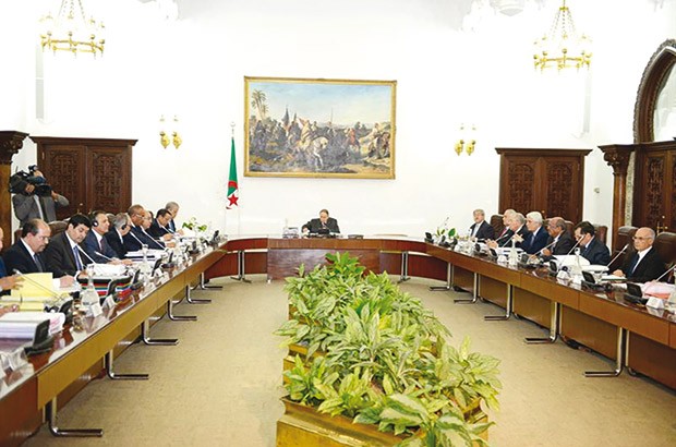 Il instruit le gouvernement de rationaliser les dépenses et de dire la vérité: Bouteflika tente de rassurer