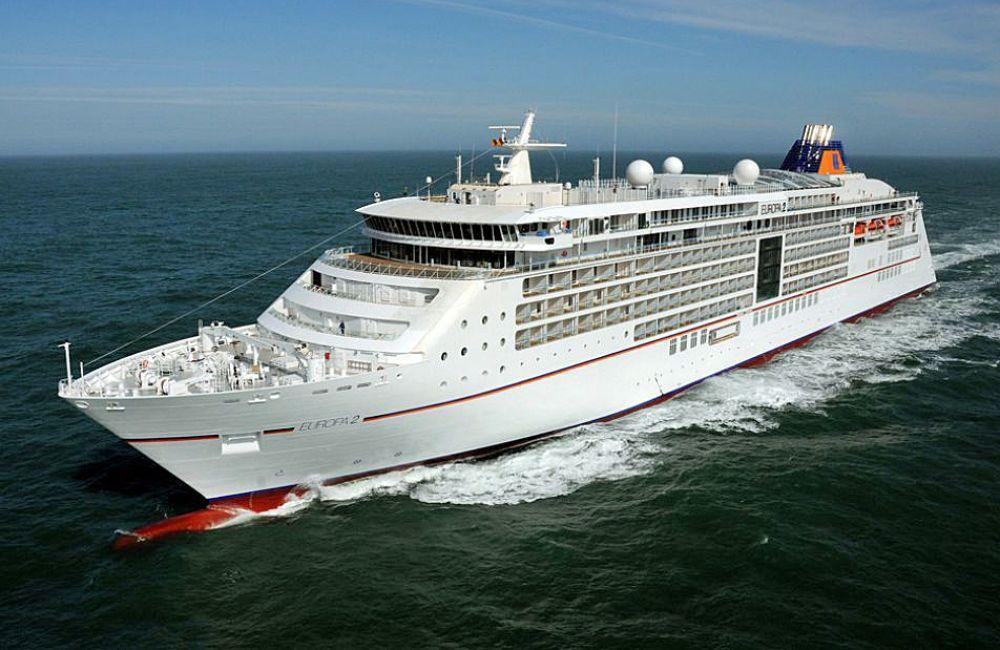 Le bateau de croisière »Europa » accoste au port d’Alger.