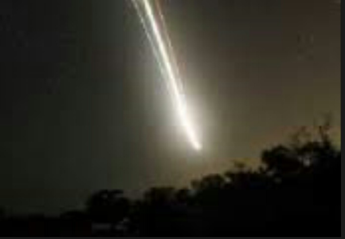 Un bolide traverse le ciel de Constantine