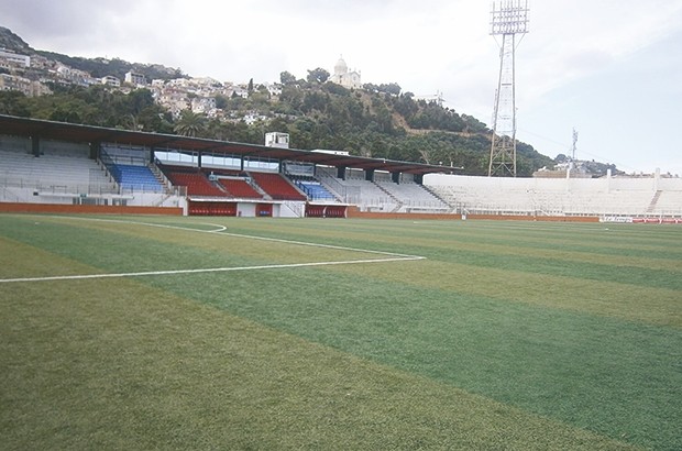 La facture de la pose de gazon au stade Omar-Hamadi évaluée à presque 4 milliards de centimes: Les réserves de l’APC de Bologhine