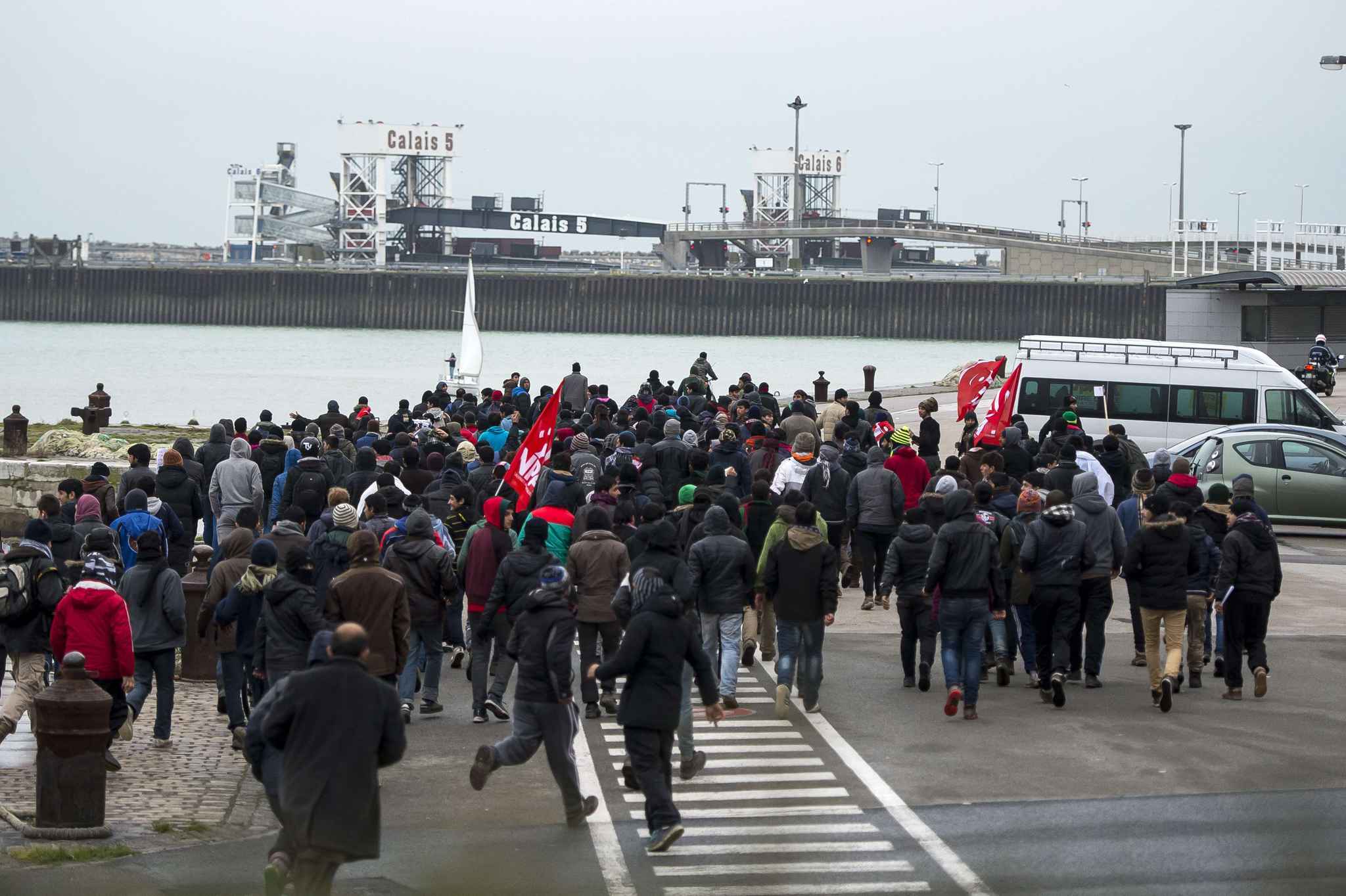 France: les migrants évacuent la « Jungle » de Calais