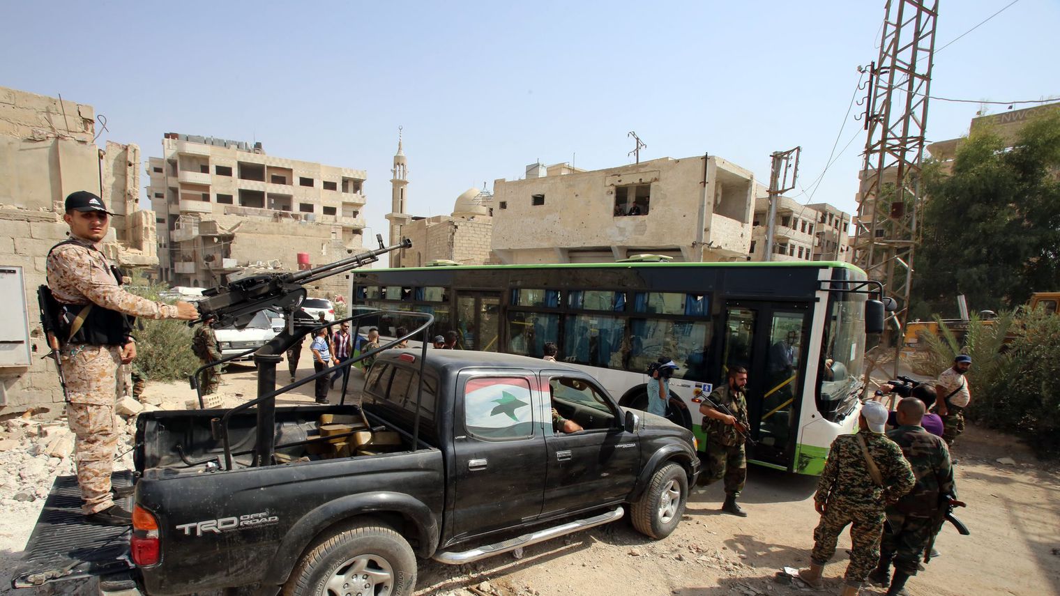 620 hommes armés d’une localité assiégée près de Damas évacués