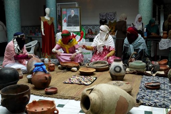 Jijel: 55 participantes au salon de la femme rurale et le monde de la culture.