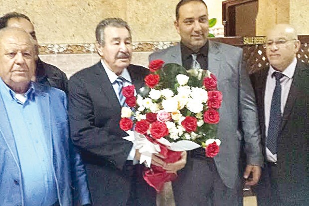 A l’issue d’une cérémonie fort émouvante au relais “le mistral” de Tizi Ouzou:  Akli yahiatène honoré par l’association kabylie sport et culture