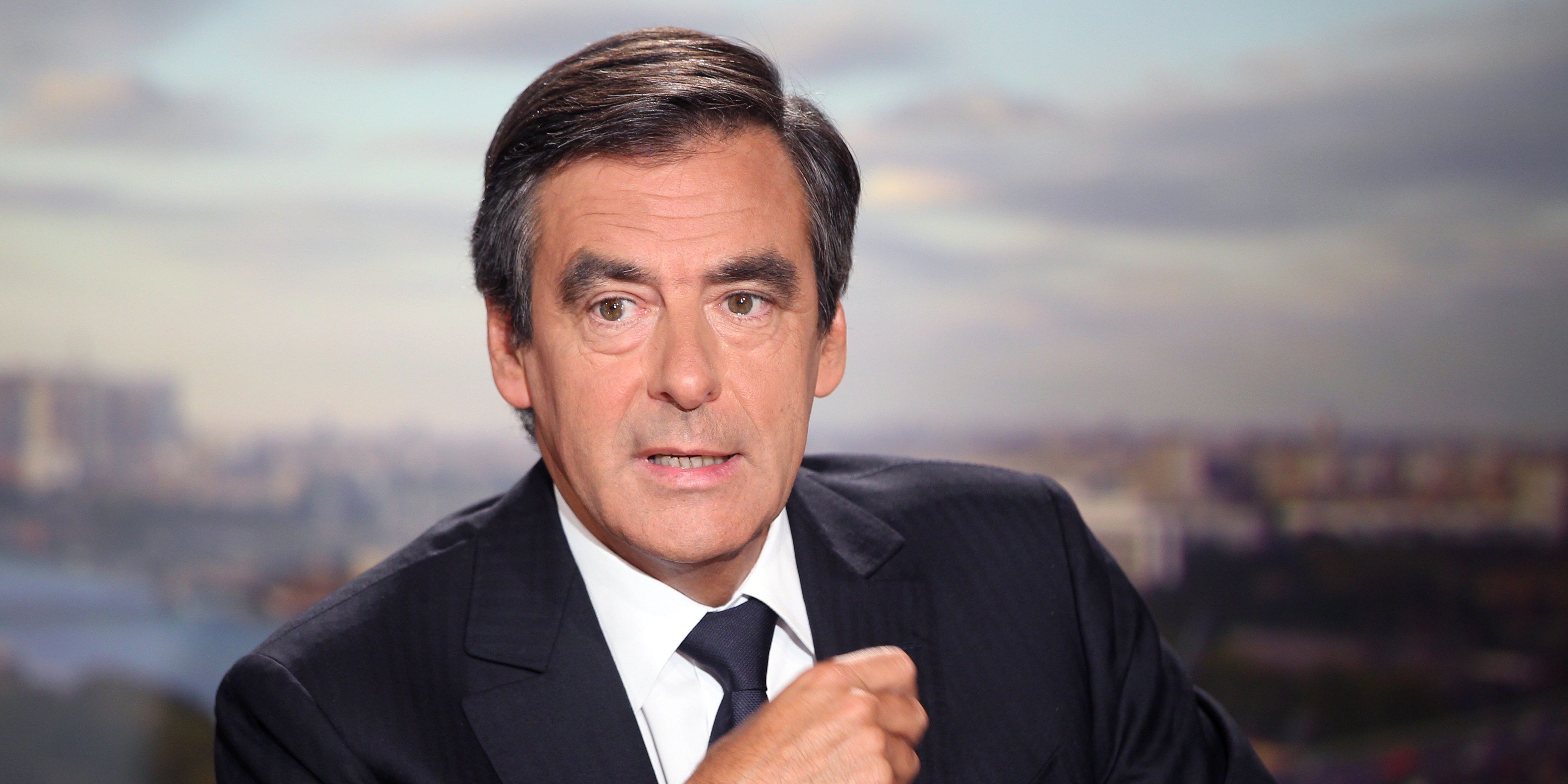 Vainqueur de la primaire de droite, François Fillon en tête des premiers sondages pour la présidentielle, François Hollande s&rsquo;effondre